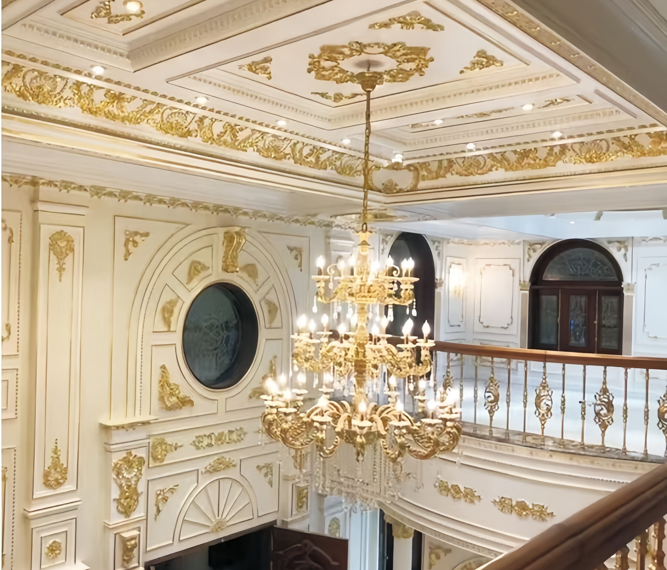 Phào chỉ PU dát vàng